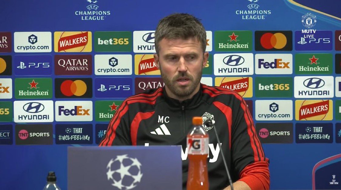 _mufcespxtrafc_'s tweet photo. Carrick: “Debemos mantenernos humildes y realistas, pero somos capaces de grandes cosas”. (@ManUtd) #mufc #mulive https://t.co/h5sZ6TEO7w