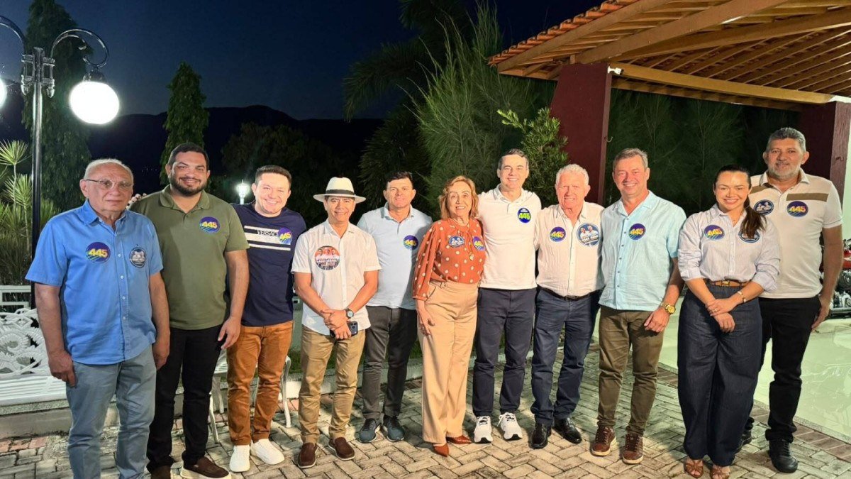 opovo's tweet photo. Oscar Rodrigues e novos prefeitos aderem campanha de Capitão Wagner ao Senado 

https://t.co/DsYyYCC3pt https://t.co/XbBAXuhbd6