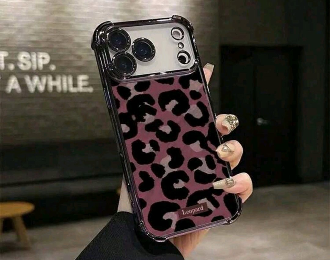 yy__4__r's tweet photo. 秋だからヒョウ柄のスマホケースにした
カワイイ🐆アゲ↑↑ https://t.co/90Cbay1HhA