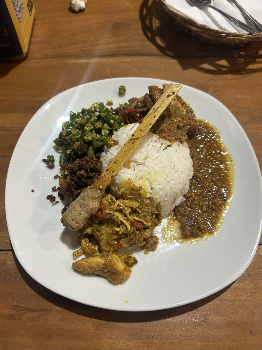 w_oodvale's tweet photo. makan di baliii https://t.co/ypprloJGkO