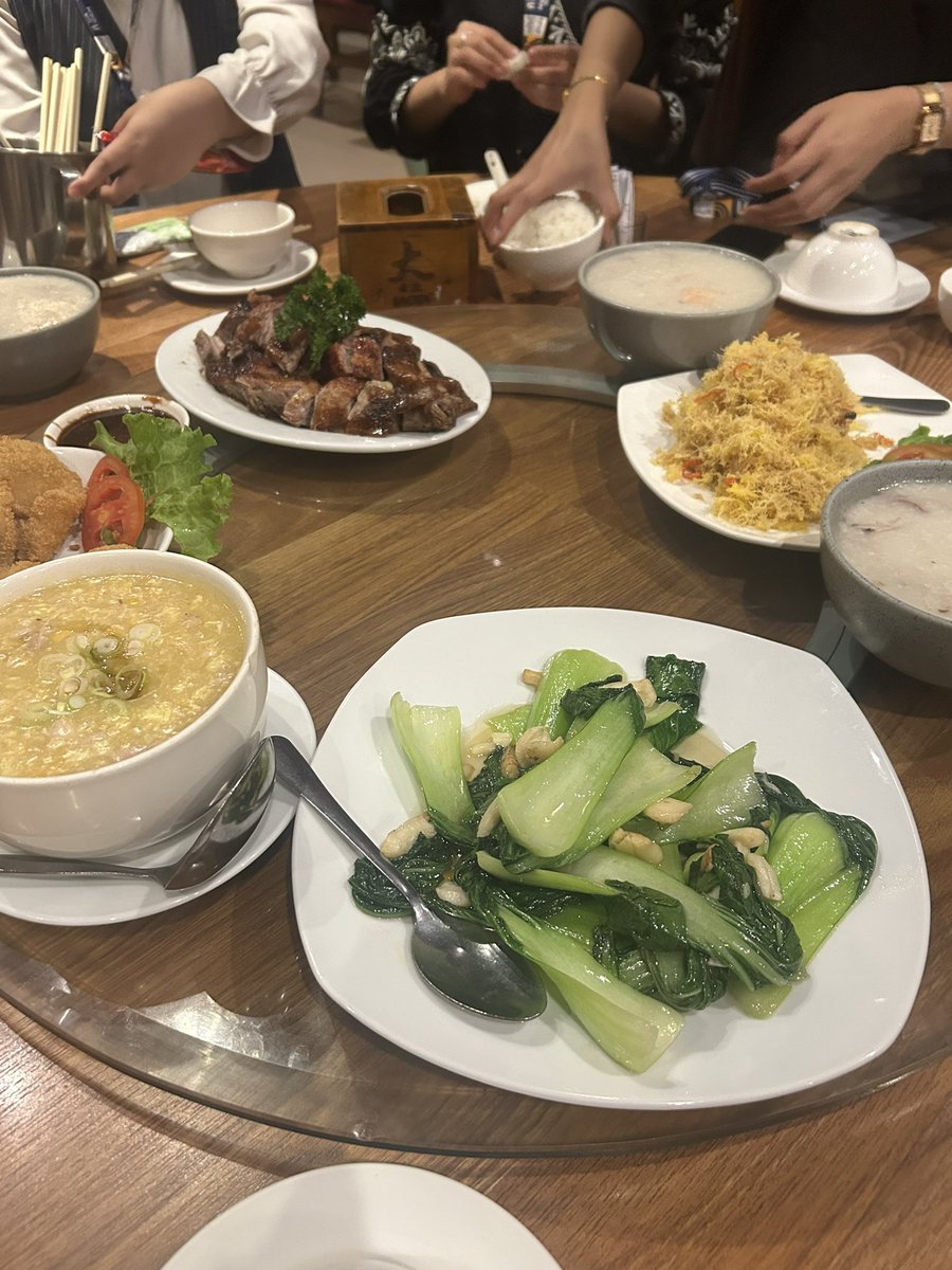 w_oodvale's tweet photo. makan di baliii https://t.co/ypprloJGkO