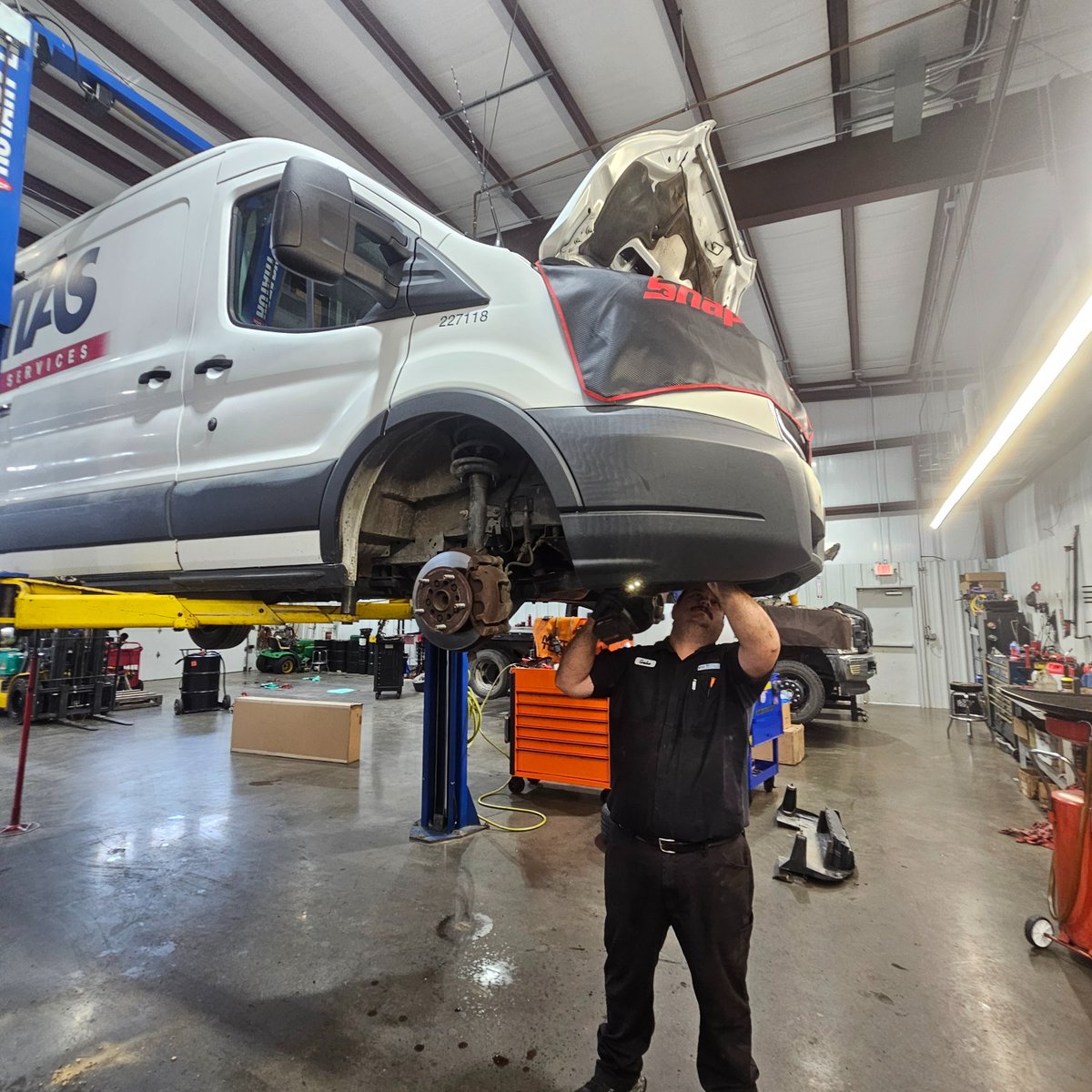 RCAutoBA's tweet photo. We do fleet repair! #Mechanic #Smallbusiness #Oklahoma https://t.co/bO6tm34Nhm