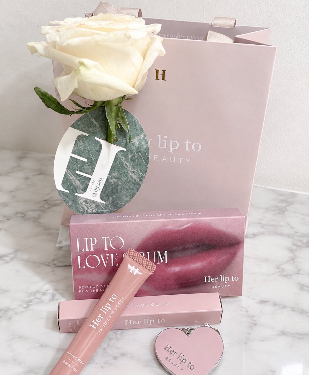 m_0222_p's tweet photo. Herlipto Beauty新宿LUMINE店open previewへ✨
1日早いですがオープンおめでとうございます💐丁寧にタッチアップしていただき、新色購入しました💄新宿で気軽に立ち寄れるのがうれしいな🤍店員さんお手製のバラもノベルティも可愛い🩷 #herlipto https://t.co/qAjFzpcK7n