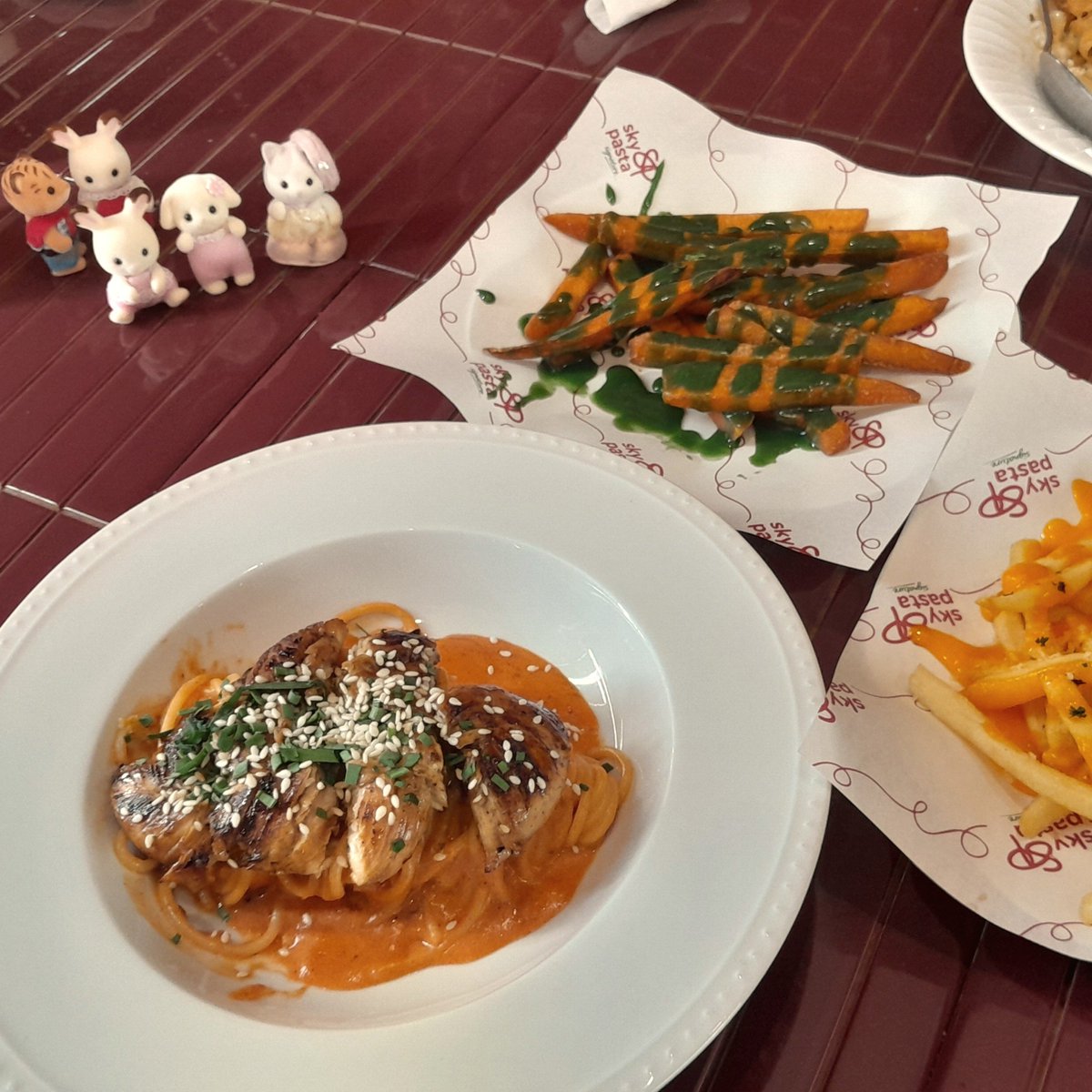 pinkkything's tweet photo. late lunchie yesterday🍝🤓💌✏️☘️ https://t.co/VUO2fBid3u