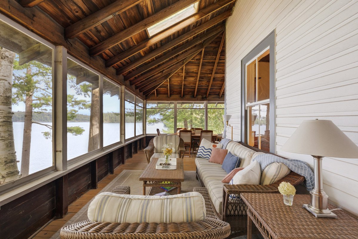 Variety's tweet photo. EXCLUSIVE: Gordon Bay Cottage is officially taking reservations.

Airbnb is opening up the historic Muskoka property featured in “Sterling Point” for three limited stays this October. Beginning Sept. 15 at 9 a.m. ET, guests can request to book the cottage for Oct. 2-5, Oct. 9-12 or Oct. 16-19 for $180 CAD per night.

https://t.co/cDbbnDGraK