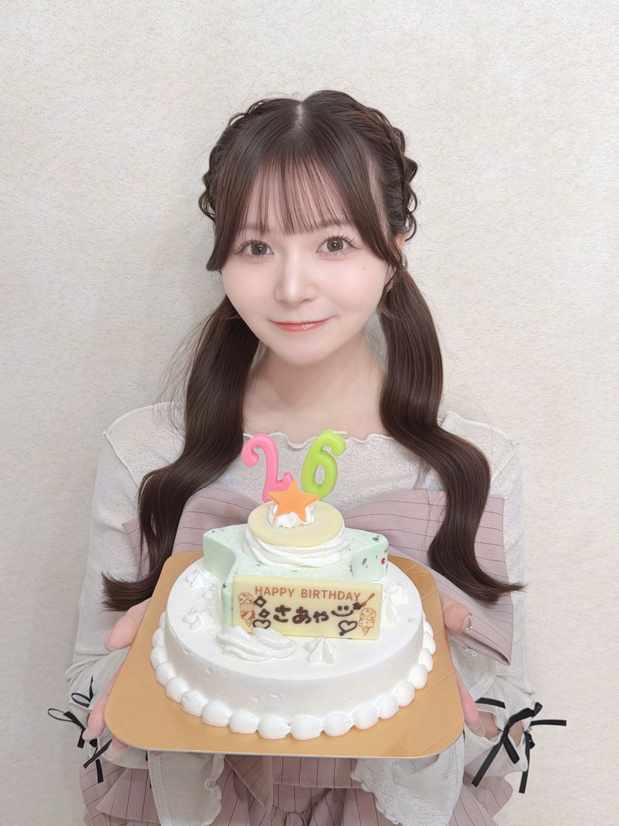 saaya_mochizuki's tweet photo. はっぴーなお誕生日でした🥹♡

家族やお友達、お世話になっている方、そして！応援してくれている方♡ いつも本当にありがとうございます🤝🏻 これからも周りの方々への感謝を忘れず、振付作品やSNSからたくさんたのしいを届けられるように 日々自分らしくがんばります❕❕ https://t.co/s0pJeCKxgL