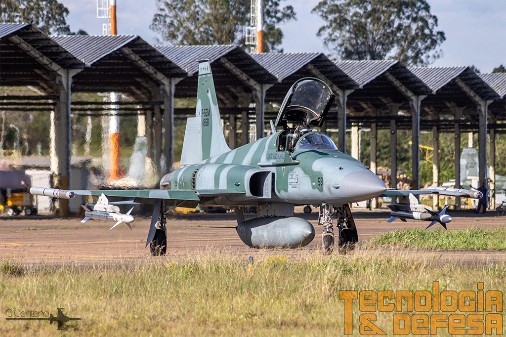 sentandoapua's tweet photo. Caças F-5 da FAB treinam combate BVR no sul do país - Tecnodefesa - https://t.co/YHLzbd9t06
#SentandoAPua #HistóriaMilitar #FAB #ForçaAéreaBrasileira #F5EM #CombateBVR #AviaçãoMilitar #DefesaNacional https://t.co/uk397ctWKp