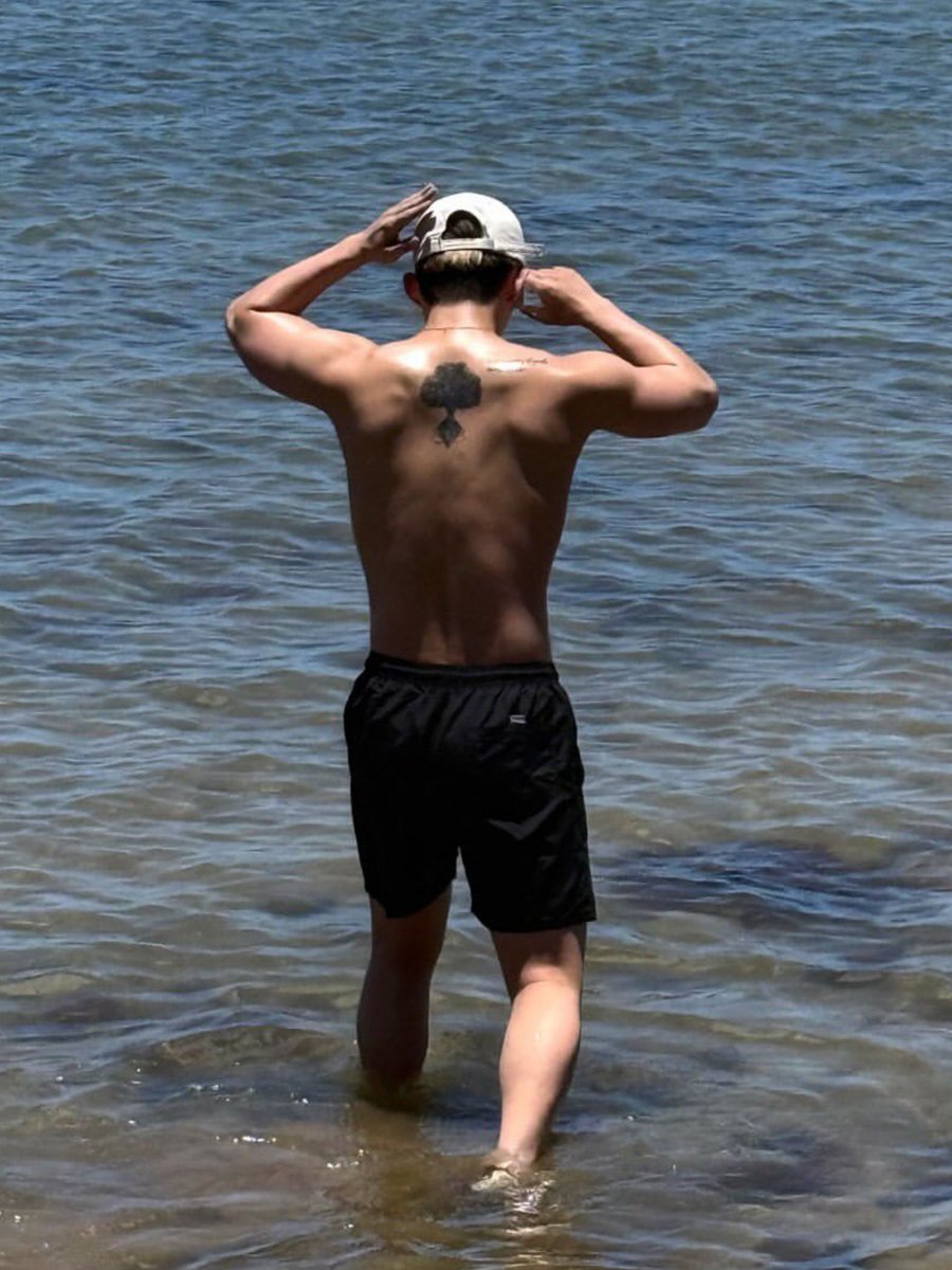 lalaliluvr's tweet photo. so hawaii seungcheol is gonna haunt us all for the rest of our lives whatthefuckk https://t.co/du5WapjnIo