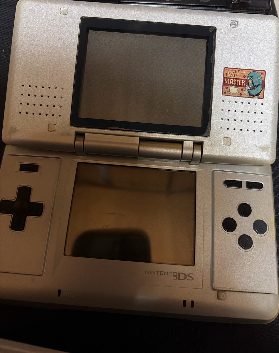 tk514_'s tweet photo. 化石みたいなゲーム機でてきた 懐かしい https://t.co/aNXVoe1PVr