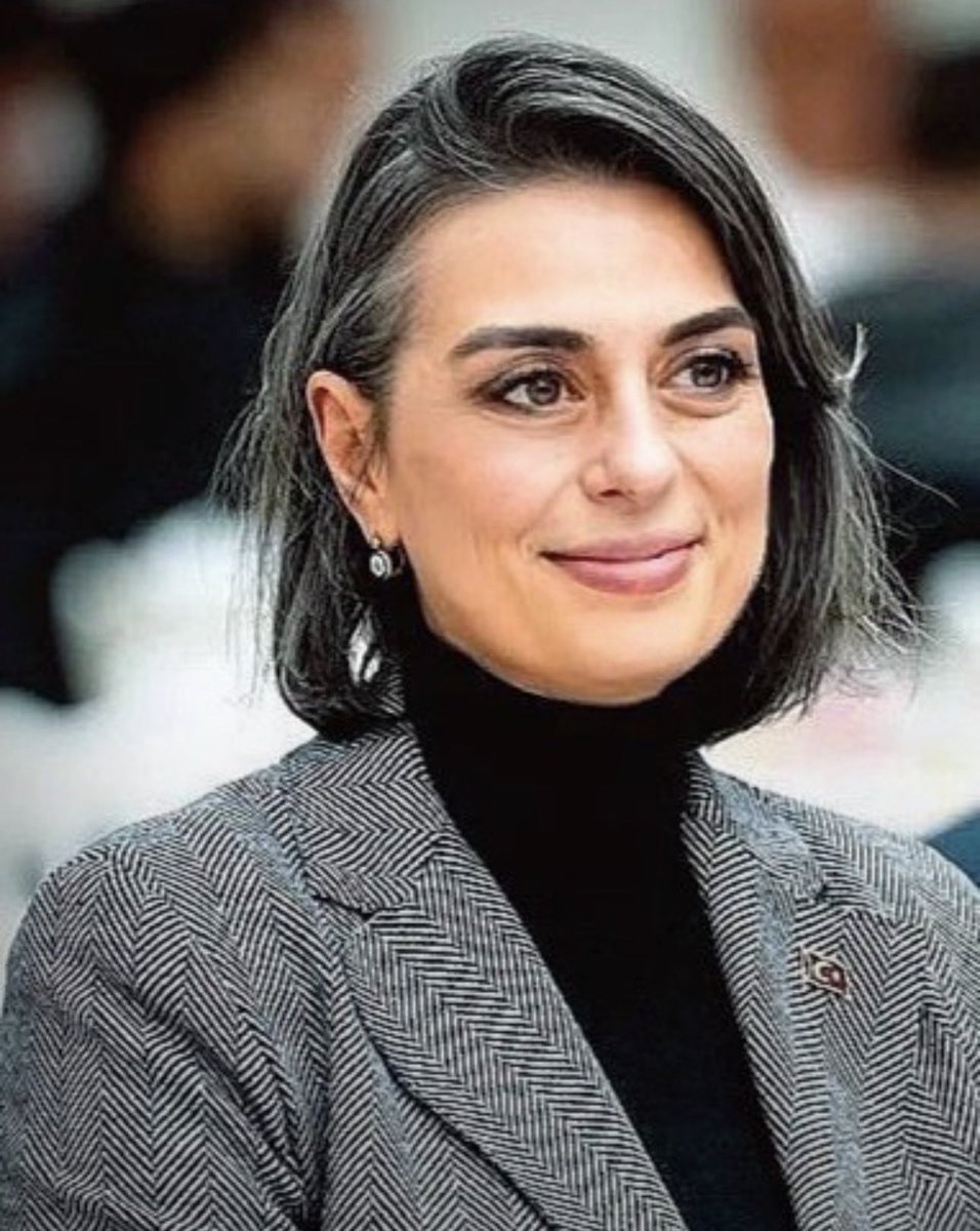 muberra_koroglu's tweet photo. Bu kadına nasıl zulüm yapabiliyorlar? diye isyan ediyor insan.

Duru pırıl pırıl bir yüz. Yüzüne baktıkça insanın “içi acıyor.”
İçi acımayanın da insanlığından şüphe duyarım.

#Üsküdar Sinem Dedetaş ❤️ https://t.co/bBf53TMiEk