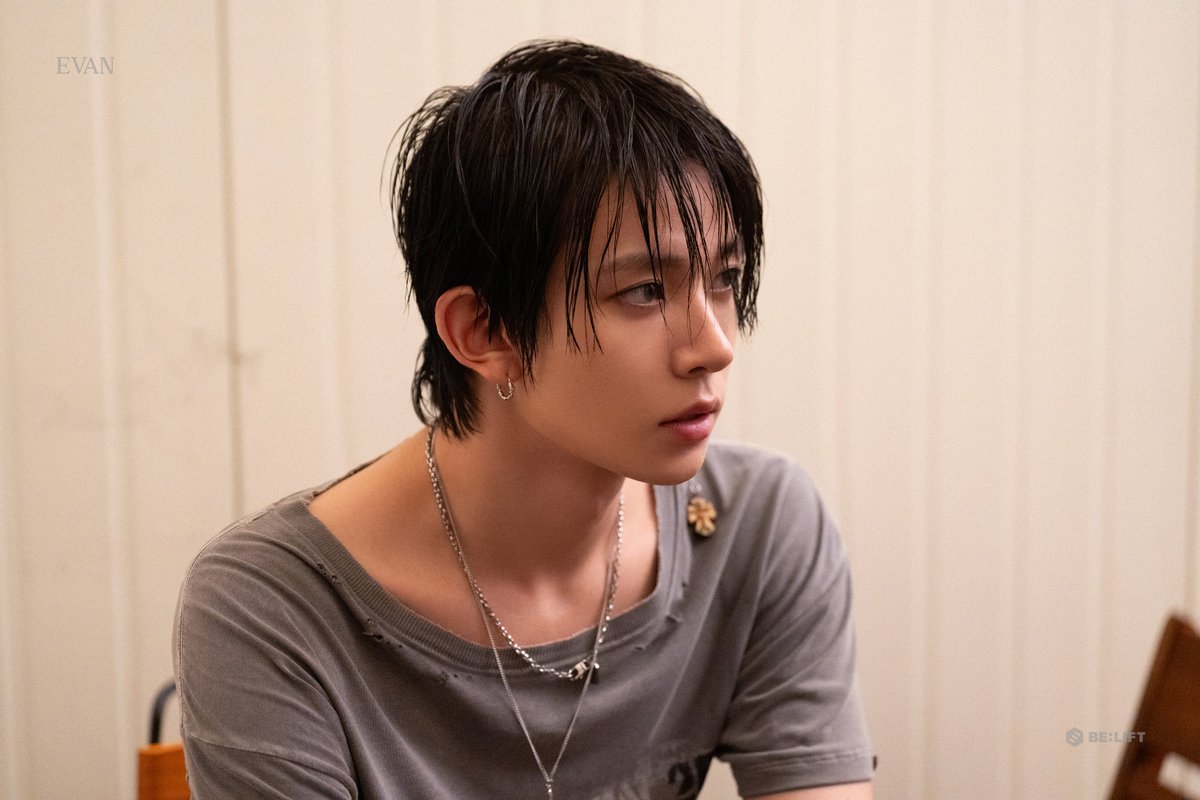 evanweverse's tweet photo. [260909] MEDIA 

#EVAN ‘DEATH OF ME’ MV Photo Sketch

(1/3)

#에반 #HEESEUNG #희승 #DEATH_OF_ME https://t.co/x2PoOTeq4o