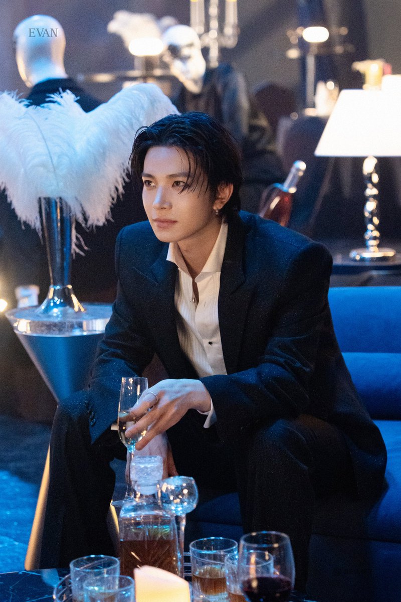 evanweverse's tweet photo. [260909] MEDIA 

#EVAN ‘DEATH OF ME’ MV Photo Sketch

(1/3)

#에반 #HEESEUNG #희승 #DEATH_OF_ME https://t.co/x2PoOTeq4o