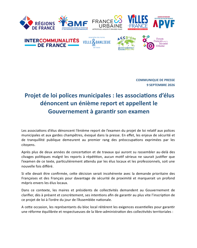 l_amf's tweet photo. 🔴 [COMMUNIQUÉ DE PRESSE]
Projet de loi polices municipales : les associations d'élus dénoncent un énième report et appellent le Gouvernement à garantir son examen

🗨️ Pour David Lisnard, @PresidentAmf : "Après plusieurs années de travaux, avec le ministère et le Sénat notamment, nous attendons désormais un calendrier et des engagements concrets. Il en va de la capacité de pouvoir répondre efficacement aux enjeux de sécurité et de tranquillité publique à l'échelle locale mais aussi de la considération due aux près de 30 000 agents qui composent les polices municipales et œuvrent quotidiennement au service de la population."

Retrouvez le communiqué de presse ⤵️