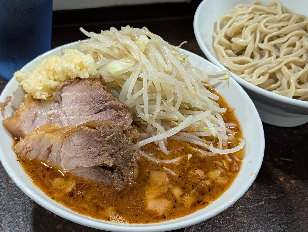 weekend_yawata's tweet photo. ぶたけん。さん
今日からの限定: 真夏の果実🍜⁡
⁡シトラス🍜のつけ麺バージョンかと思ったら結構違う！⁡
⁡酸味と塩味から来るピリ辛さが絶妙😋そしてぶたけん。で初めてつけ麺食べましたが麺が美味しいことに改めて気が付きました🤤
いつも濃い味つけばかりなので麺の美味しさに気が付かなかった💦 https://t.co/FNY700R8bf