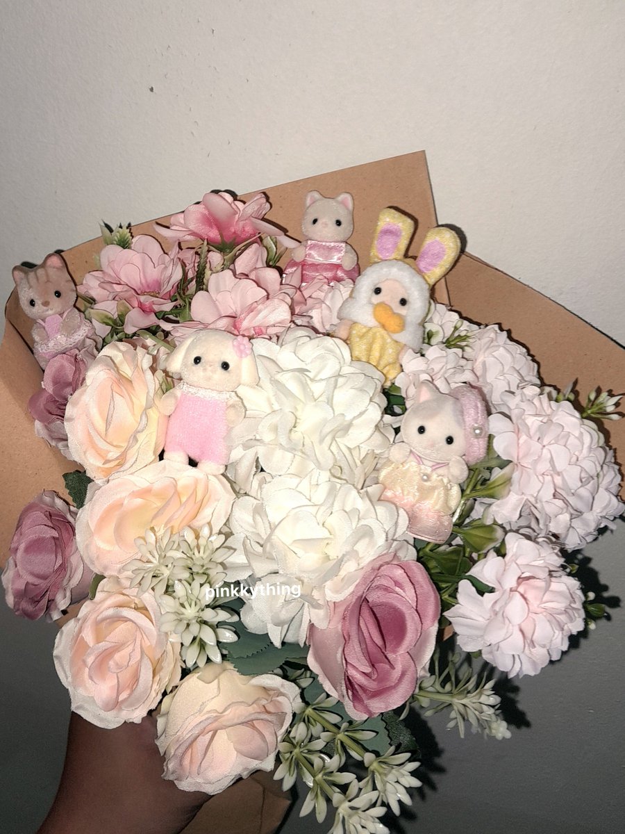 pinkkything's tweet photo. dan juga membuat some bouquet💭 https://t.co/GEuXdlVU1t