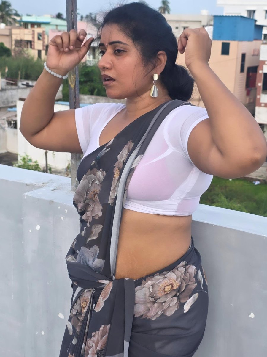 KLavanya2000's tweet photo. What is the bra colour? https://t.co/kOsQtP5Etw
