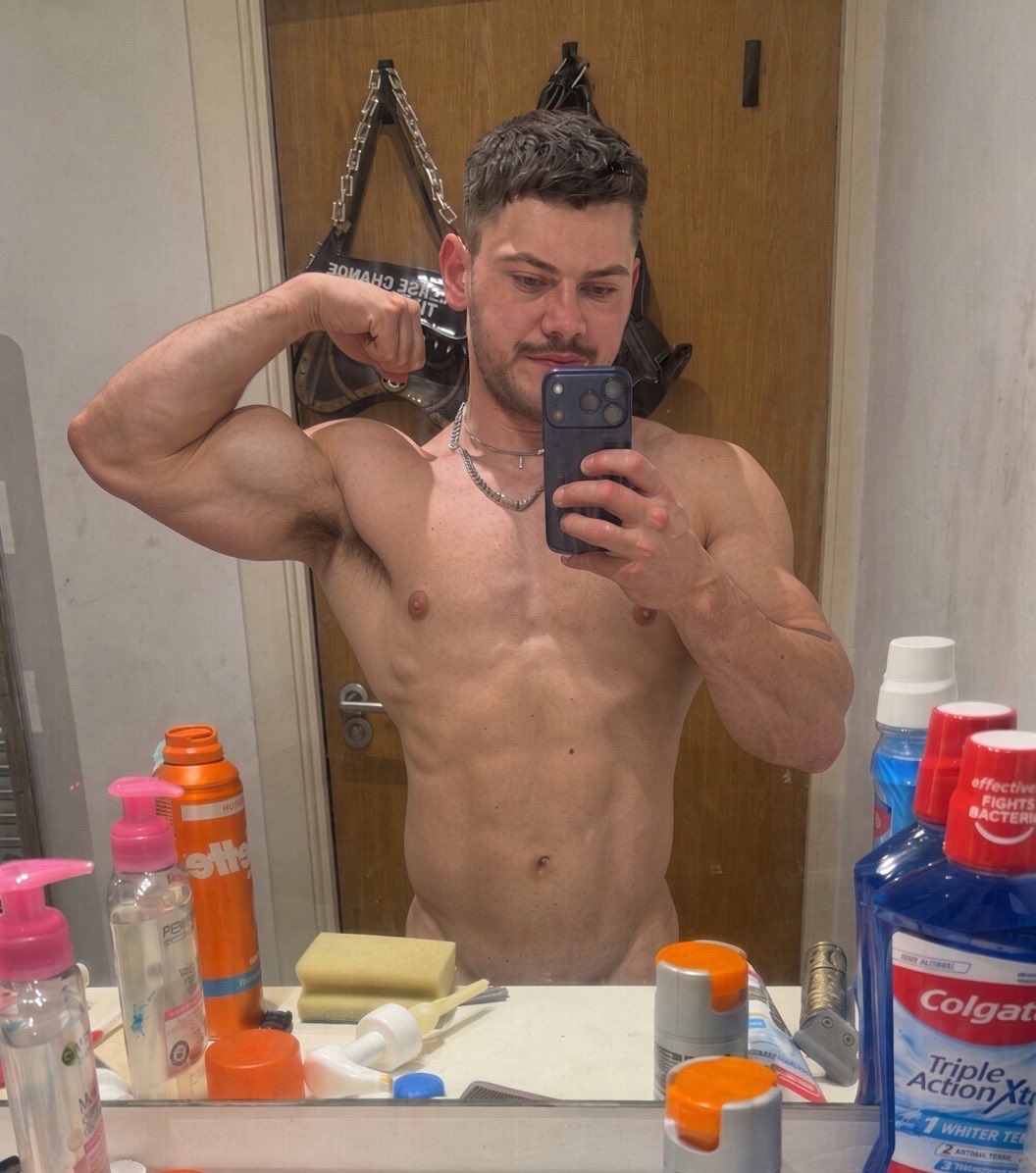 MancMuscleMan's tweet photo. 💪 Haven’t been skipping arms https://t.co/5JzEAUis5t