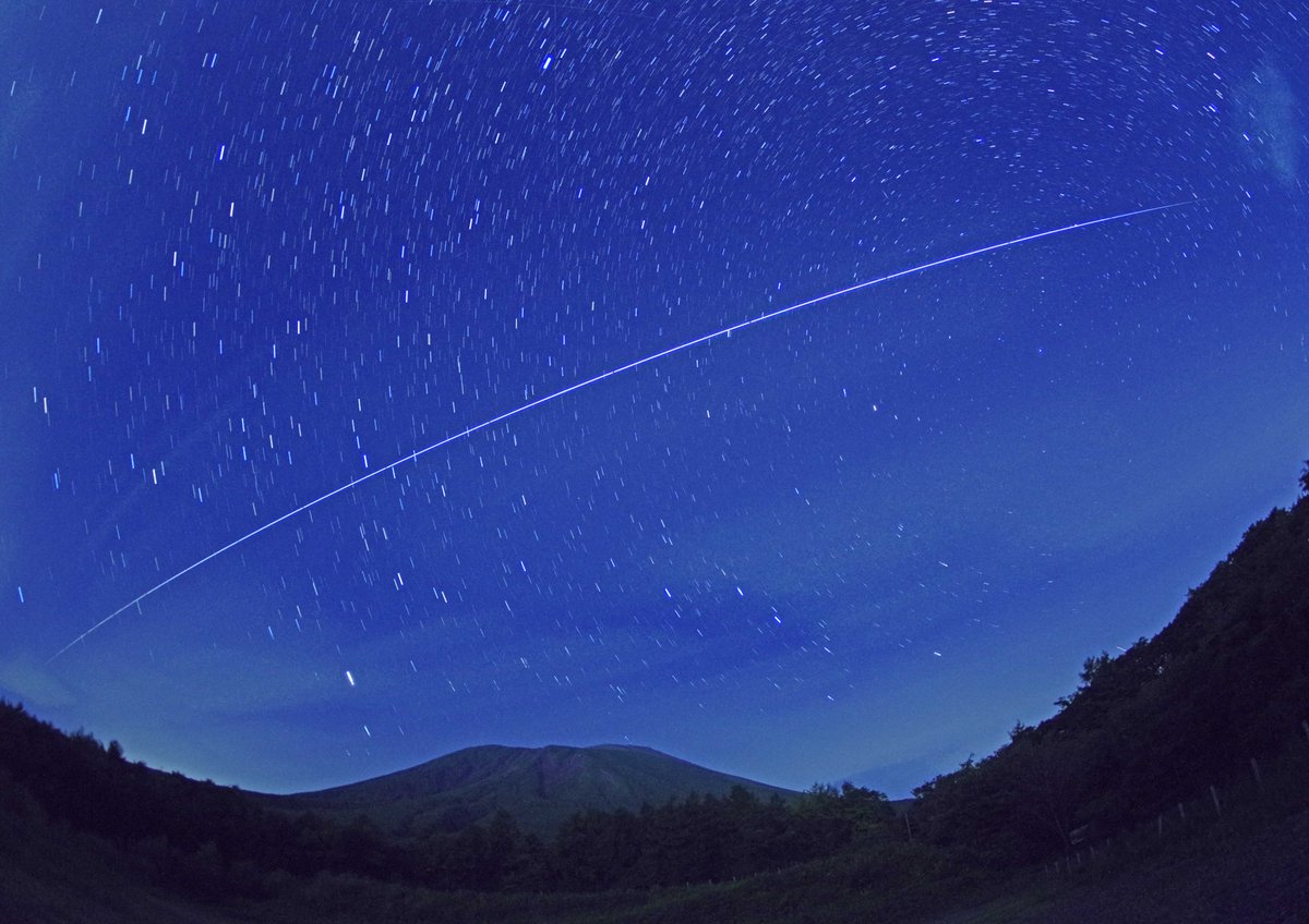 etplace's tweet photo. 岩手山とISS（国際宇宙ステーション）の光跡
西天に見え始め、北北東のカシオペヤ座まで

9月9日19:37～19:42
馬返し第3駐車場（岩手県滝沢市） https://t.co/fNjXXz3h56