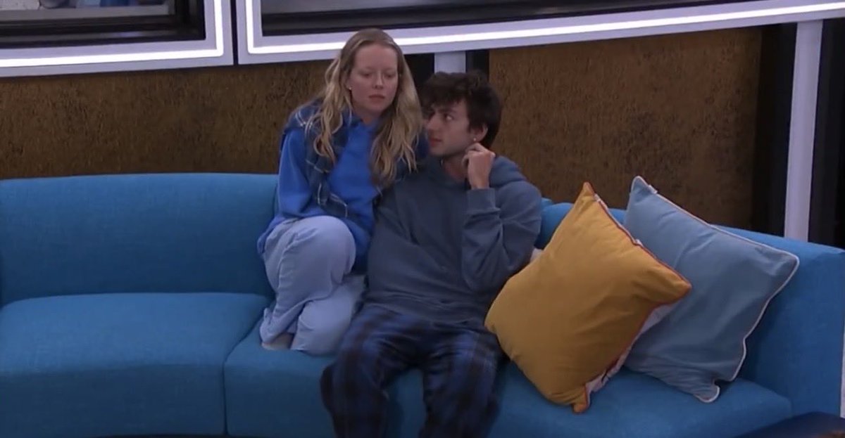 BBdrewlody's tweet photo. attached at the hip 
#bb28 https://t.co/3lkuzaW8Mv