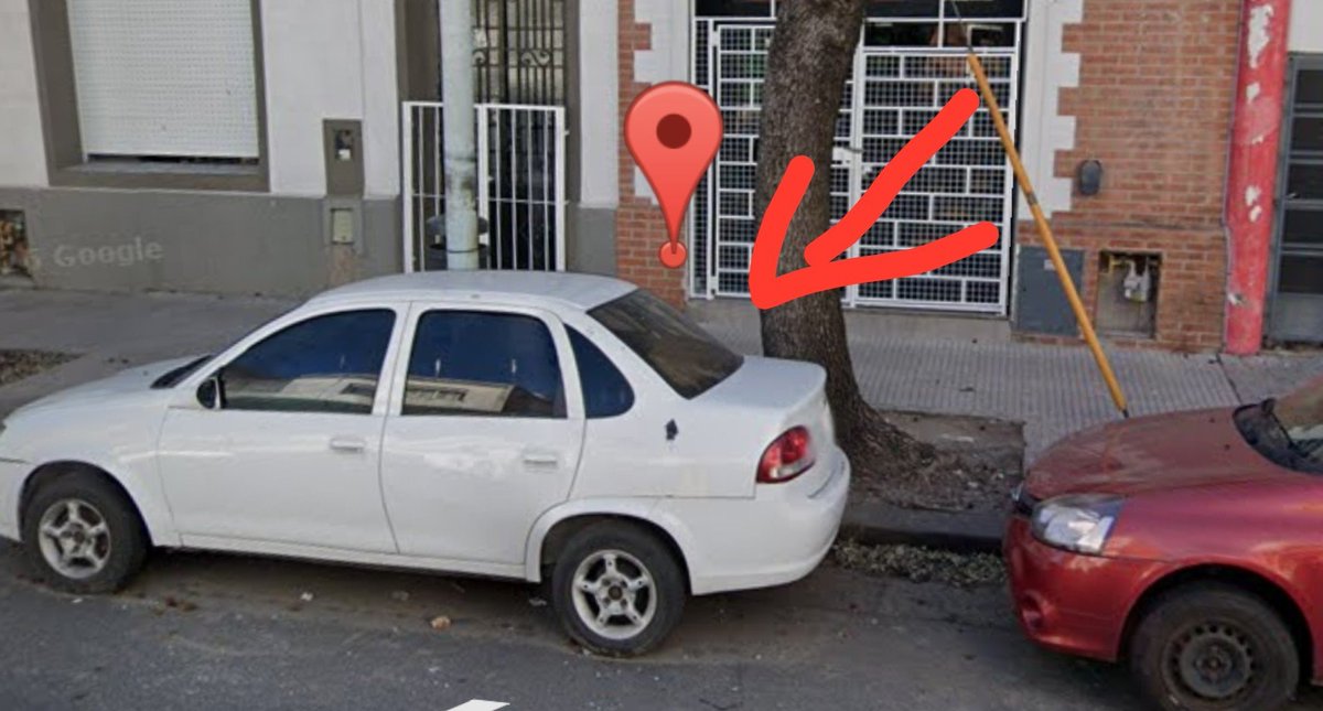 ReynaTarantula's tweet photo. Quiero verlos acá en Floresta, Directorio y Azul, hice la denuncia por la web, la app y en la comisaría y todos lo protegen a este tipo, la combi blanca es un aguantadero de delincuentes, drogadictos y trabajadoras sexuales.
El Corsa Blanco en la esquina siguiente, es del mismo dueño y también duerme gente adentro.
El auto sobre la vereda vive desarmando y duerme gente adentro.
Según ellos, ustedes y la policía lo protegen!!
😒 QUIERO VER RESULTADOS!!!