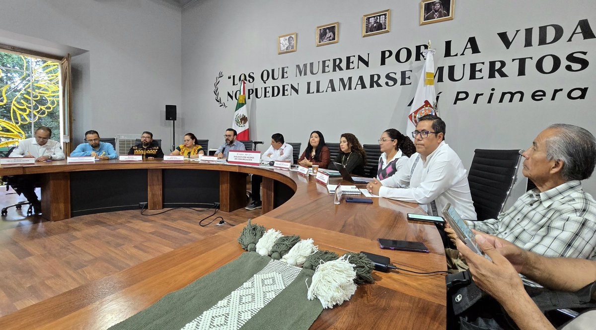 CuartaPlana's tweet photo. En la #Opinión de @efektoaguila DETRÁS DE LA NOTICIA: Justicia para Alejandro y Ley de Protección a Periodistas de #Oaxaca ajustada a los estándares internacionales

Reiteramos la imperiosa necesidad de traducir este reclamo popular en la Ley de Protección a Periodistas del Estado de Oaxaca, ajustando sus normas a los estándares internacionales e incorporarla al texto de la Nueva Constitución que envió el Ejecutivo a la LXVI Legislatura del @CongresoOaxaca_.

#Entérate #Noticias #BuenosDías 

https://t.co/AbpKOHjFZr