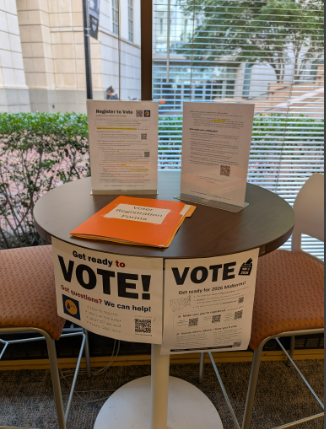 EmoryHealthLibr's tweet photo. Voter registration self-help station in @EmoryHealthLibr. GA driver's license-register online. Attending/living @ Emory counts as residing in Georgia-Register via paper form (instructions &amp; form on table).
@emorycollege @EmoryMedicine @EmoryNursing @EmoryRollins @emorymedicine https://t.co/CKvNrh28A3
