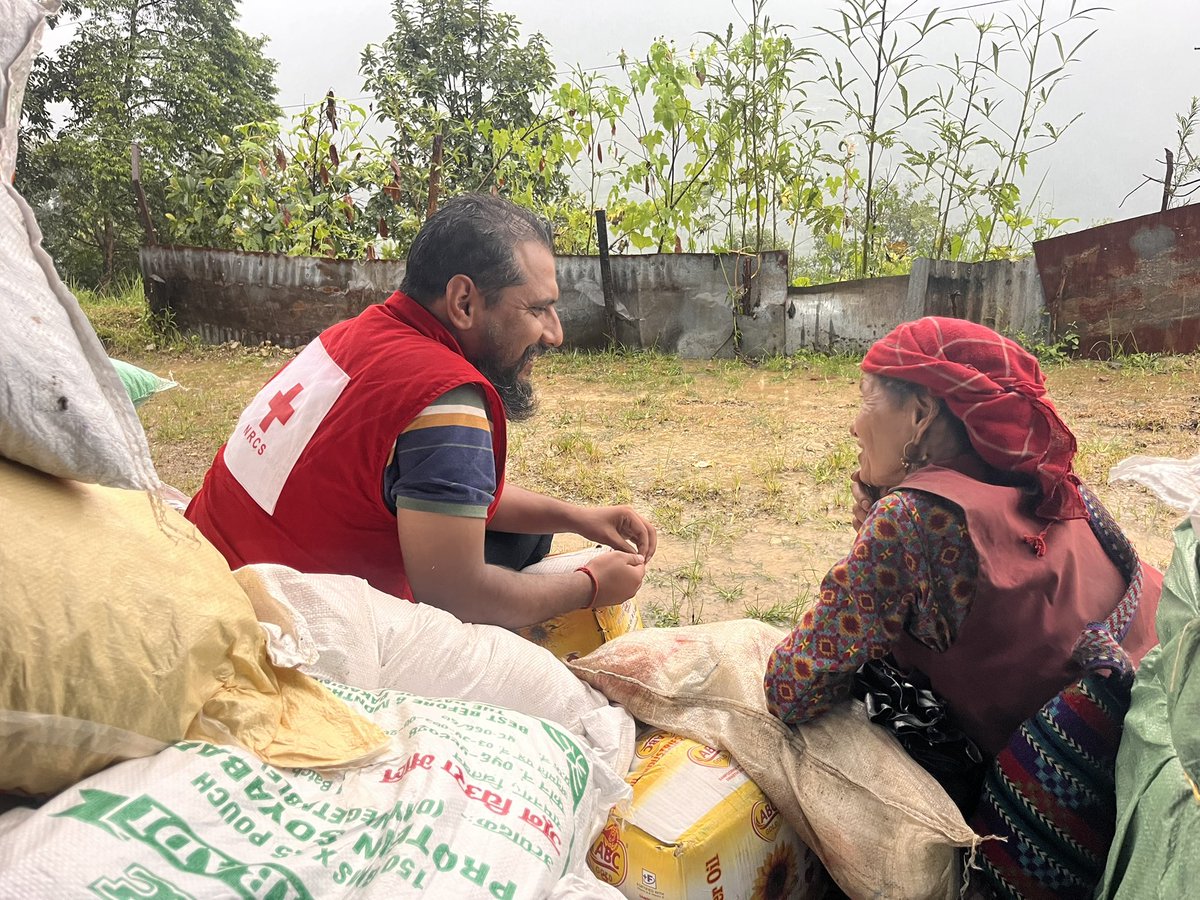 me_sameer0's tweet photo. Providing Psychosocial Support (PSS) to flood-affected communities in Rasuwa. 🇳🇵

Listening to survivors, offering emotional support, and helping restore a sense of safety and hope.

Standing together as individuals and families cope, recover, and rebuild with dignity. https://t.co/eCJ8VgSk5U