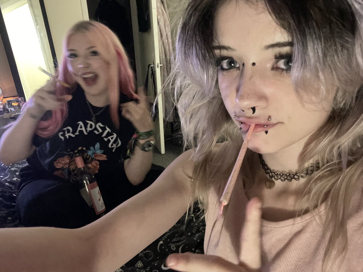 g0repvp's tweet photo. @dreamdoll420 who wants to do a double send? 🐾 #findom #drugtwt #techdom #walletdrain https://t.co/mCNFgQmi8X