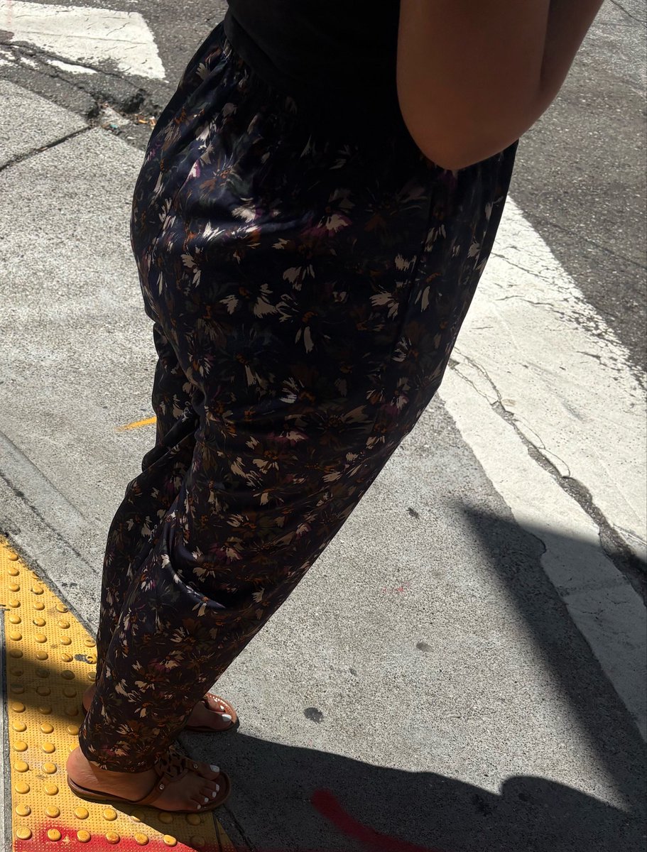 luvcreepin's tweet photo. #candid #creepshot https://t.co/uQGWhzTwvW