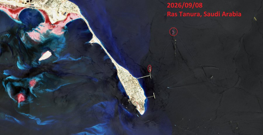 Tay513's tweet photo. Hmm... looks weird here... A Saudi VLCC caught a hit last week and the Saudis practically killed their OSP. https://t.co/FAIhgKNcPj
