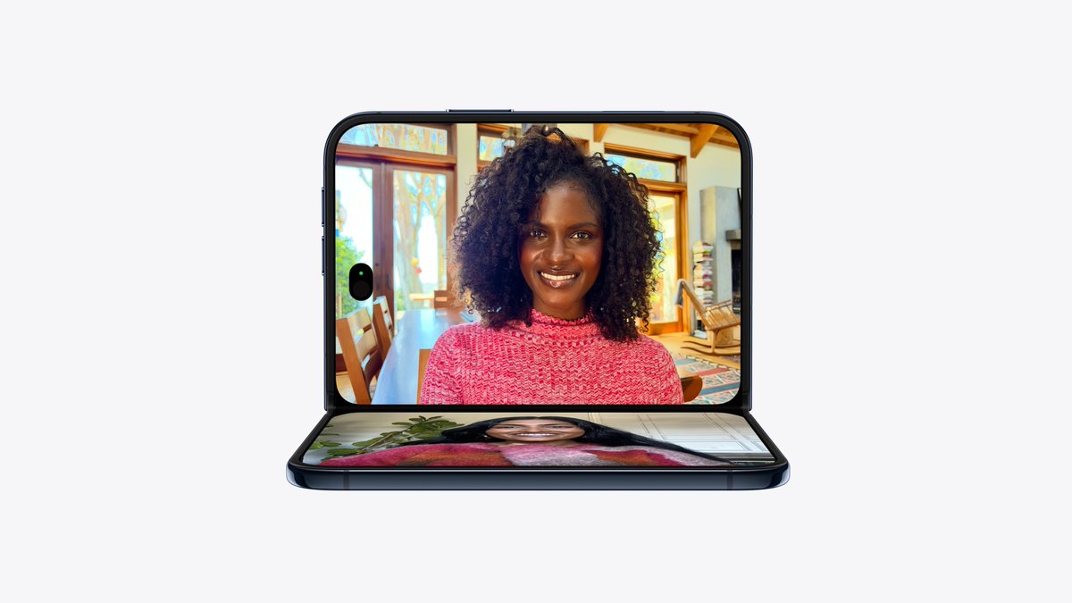 SawyerMerritt's tweet photo. Here is the official iPhone Duo pricing:

• 256 GB: $1,999
• 512 GB: $2,199
• 1 TB: $2,599
• 2 TB: $3,199 https://t.co/HUNfRtgBZI