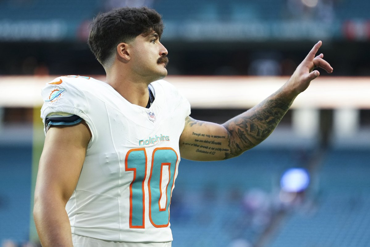 schadjoe's tweet photo. “He was in my office this morning going over the call sheet before 7 AM. And we're talking, here are the calls that I like in this situation.” -
Dolphins coach Jeff Hafley on rookie LB Jacob Rodriguez https://t.co/kyD8hsEg6a