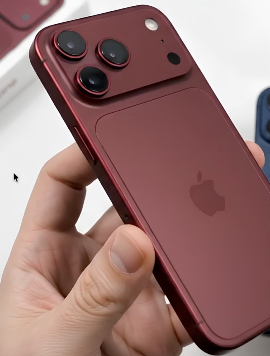Samaytwt's tweet photo. Unpopular opinion: iPhone 16 Pro Max looks more premium than the iPhone 18 Pro Max. https://t.co/HofHJrRwsm