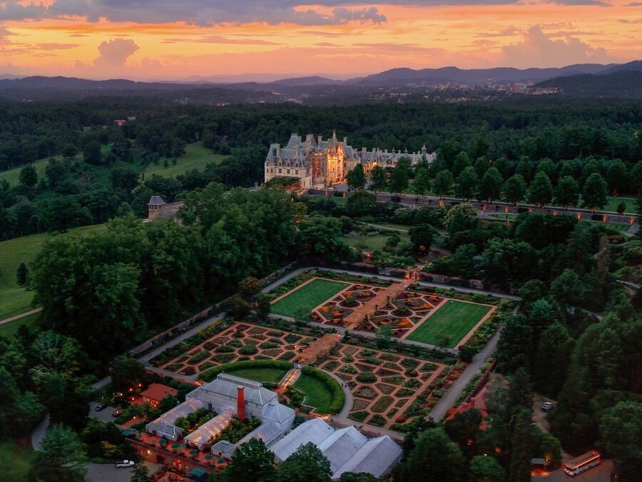 BiltmoreEstate's tweet photo. Enjoy Biltmore at dusk with a visit to Luminere™ ✨

Experience our estate in a different way; enjoy chef-curated food and drink; explore the gardens after dark. For more: https://t.co/aebIOz6BOG https://t.co/TI7rFL2m8K