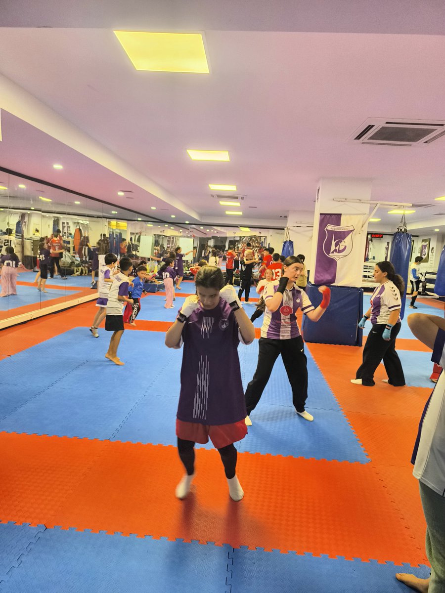 KGamator's tweet photo. Ankara Keçiörengücü spor kulübü olarak Aktepe spor tesislerimizde Boks, Karate, Kickboks ve Taekwondo branşlarında çocuk ve gençlere yönelik ÜCRETSİZ kurslarımıza devam ediyoruz. https://t.co/N8PbUxvupJ