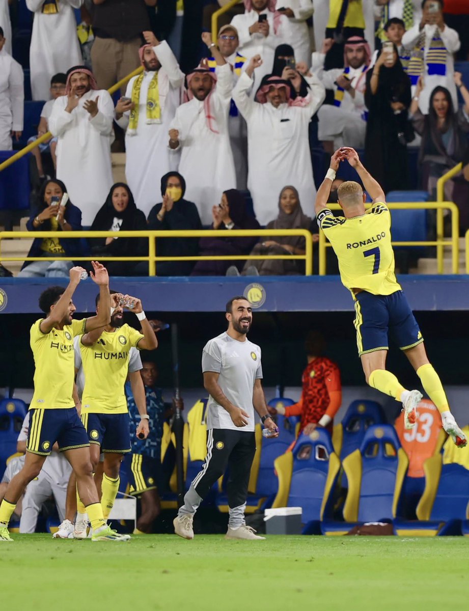 IsaacO60394's tweet photo. THE GOAT REACHES 979 GOALS 🐐⚽ https://t.co/vVQMHvJ86P