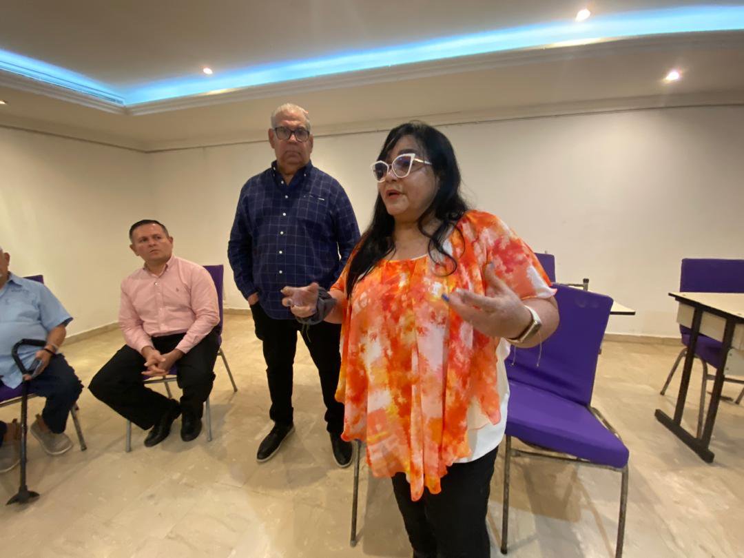 ventezuliav's tweet photo. #Zulia Reunión del Equipo de Abogados #HastaElFinal con María Corina⚖️

Temas:

✓ DDHH en el marco del Proyecto Venezuela Tierra de Gracia  🇻🇪
✓ Incorporación al activismo regional
✓ Empadronamiento

#VenteEsLaGente https://t.co/Fy3OdleivU