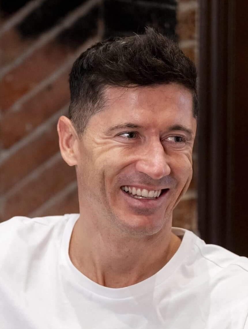 ChinoUTD's tweet photo. 🚨 Robert Lewandowski on Raphinha playing as Barcelona’s No.9:

🗣️ Lewandowski: “Before I left Barcelona, I spoke with Raphinha. I told him, ‘Maybe they don’t need to spend crazy money replacing me. Maybe you should just take my position.’

He laughed because he’s spent most of his career as a winger. But I was serious.

We played together for years. I knew his finishing, his aggression, how much he wants to score. I told him, ‘If you want to play there, watch the movement. You’ve watched me every week. Steal whatever you need.’ [laughs]

And now I watch him and recognise some of those movements. He hasn’t tried to become Lewandowski. He’s just added them to everything he already had as Raphinha.

People can say, ‘But he’s not a natural No.9.’ Okay. He has eight goals in five games. He’s moving like a striker, finishing like one, and still gives you everything Raphinha gave you as a winger.

Barcelona will need another striker, of course. But I told him before I left, ‘Don’t automatically think you’re the understudy.’

Maybe the next striker they sign should be yours.”