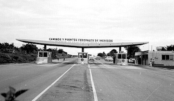 VictorSanoro's tweet photo. La primera caseta de cobro en México se instaló el 30 de noviembre de 1952 en la entonces llamada "Autopista Miguel Alemán" (la carretera México-Cuernavaca). https://t.co/cR4RxQTlR0