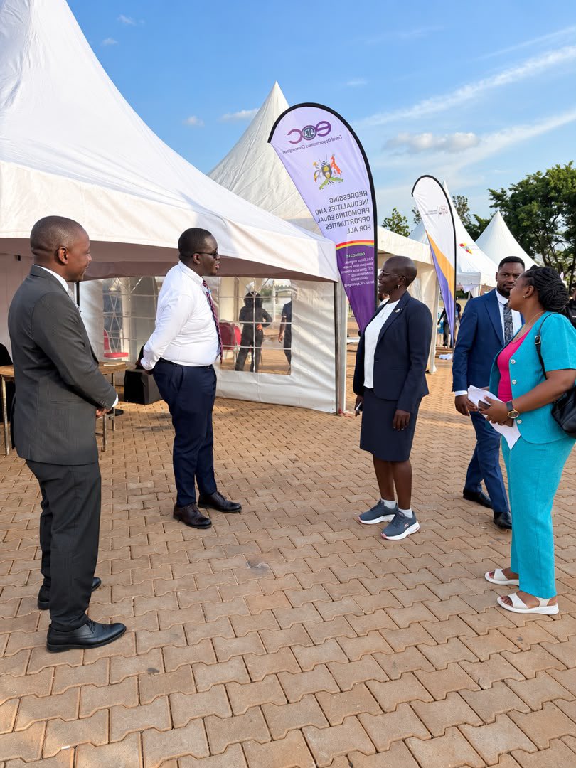 EOC_UG's tweet photo. The Equal Opportunities Commission is ready for the Court Open Day at Kololo tomorrow! ⚖️

Today, the Principal Judge passed by our stall to check the Commission’s readiness to receive members of the public.

We are ready to engage, listen and provide information on equal opportunities, discrimination and access to justice.

Come and visit us tomorrow! Learn about your rights, engage with the Commission and discover how we can help.

#CourtOpenDay #EOCUganda #EqualOpportunities #AccessToJustice