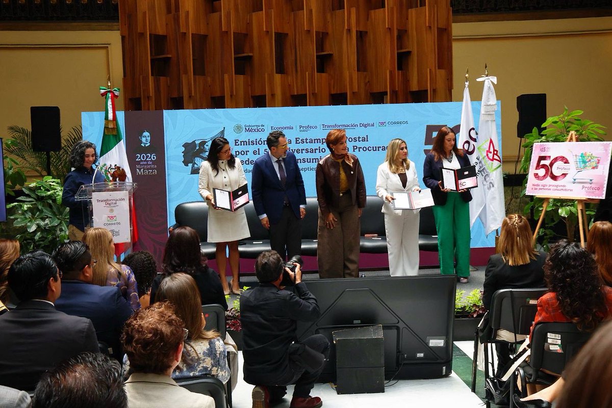 Carlos_UlloaP's tweet photo. Agradezco la invitación a la emisión de la estampilla postal conmemorativa por el 50 aniversario de @Profeco.

Fue un gusto compartir este momento con @violeta_abreu , directora general de @CorreosdeMexico, y César Iván Escalante Ruiz, titular de #PROFECO.

Medio siglo de trabajo en favor de los derechos de las y los consumidores es motivo de reconocimiento y celebración.

#50AñosPROFECO #CorreosDeMéxico #México