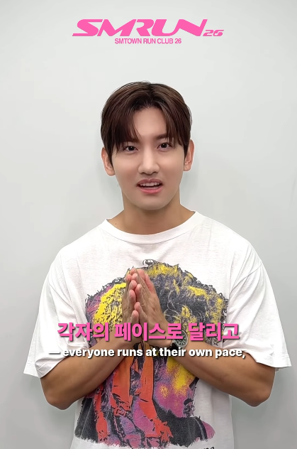 Kkorepo's tweet photo. 「#東方神起」#チャンミン、「SMTOWN RUN CLUB 26」開催へのメッセージ…「一緒に走る準備はできましたか？」（動画あり） 
🔗https://t.co/p21UVnIPv3 https://t.co/rfIxesv3rg