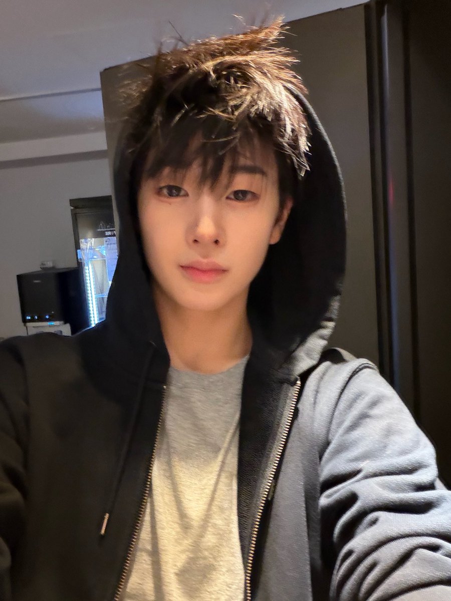 ari_id17's tweet photo. 260909 ์๋ํฌ #๊ธฐ์
#idntt #์์ด๋ดํฐํฐ #itsnotover
#๊ณฝ๊ธฐ์
#kwakgiwoong https://t.co/flFFymTqsL