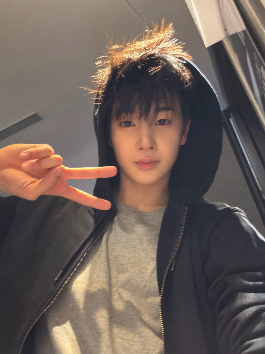 ari_id17's tweet photo. 260909 ์๋ํฌ #๊ธฐ์
#idntt #์์ด๋ดํฐํฐ #itsnotover
#๊ณฝ๊ธฐ์
#kwakgiwoong https://t.co/flFFymTqsL