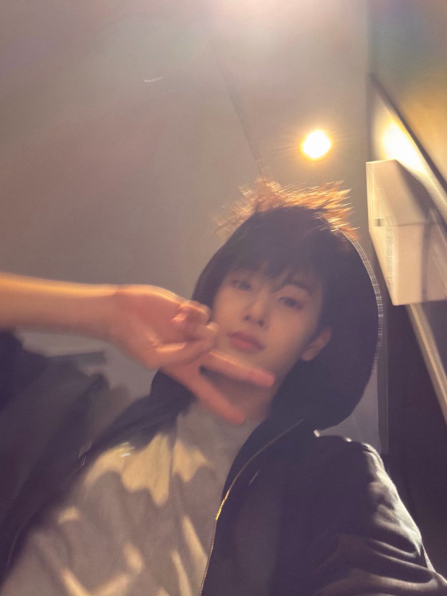 ari_id17's tweet photo. 260909 ์๋ํฌ #๊ธฐ์
#idntt #์์ด๋ดํฐํฐ #itsnotover
#๊ณฝ๊ธฐ์
#kwakgiwoong https://t.co/flFFymTqsL