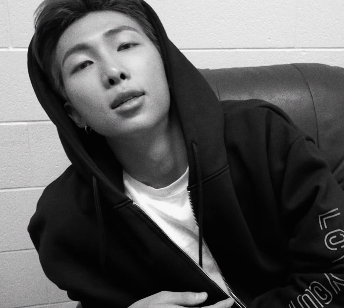 Ritaxforever's tweet photo. I'm sorry.. why is everyone coping RM??? https://t.co/DVQq9jKhsn