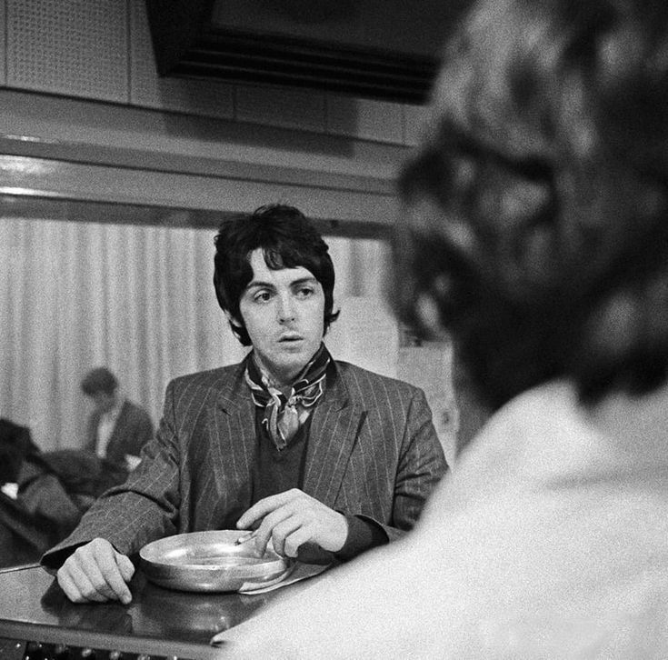 BeatlesArchive2's tweet photo. Paul McCartney 
The #Beatles https://t.co/Prlw490BuV