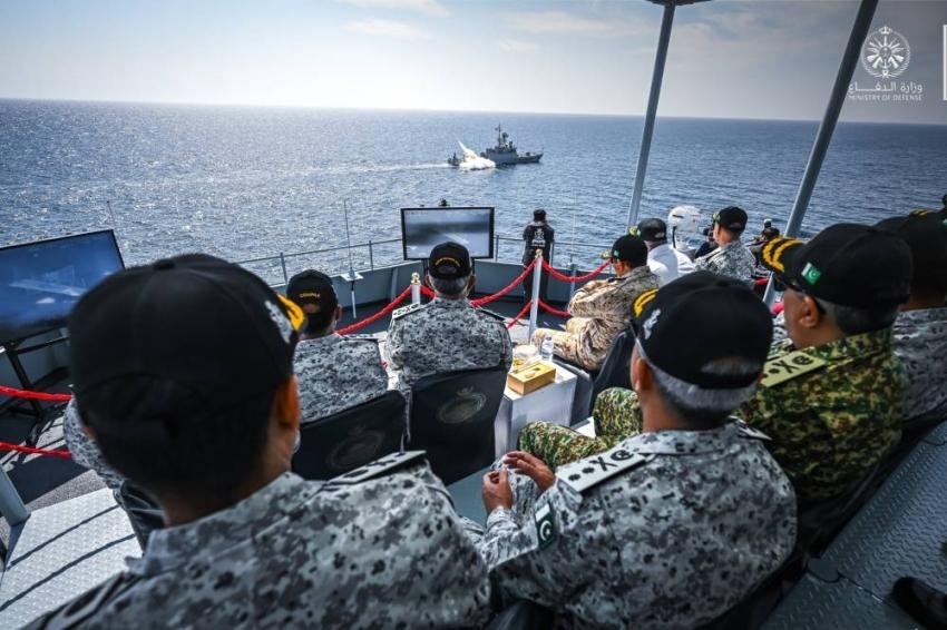 SinghMuskan2002's tweet photo. Millions in foreign exchange flow into Pakistan thanks to its brave seafarers. But what does the state offer them in return when they face missile fire in conflict zones? Almost nothing. #PakistanMaritimeGap https://t.co/UEDZGnJY4T