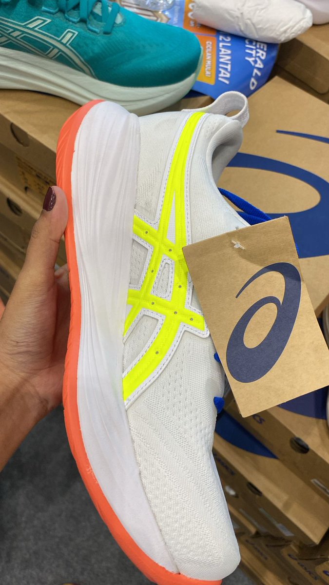 annisapus20's tweet photo. WTS ‼️

ASICS Gel Cumulus 27 ATC 
Size 39 insole 24,5cm
NEW dengan BOX mulus yaa

Jual rugi cuma 950k aja yaa karena salah ukuran sayang banget padahal cakep dan enak buat running 🥹

DM yang mau yaa https://t.co/N7klIh1VD8