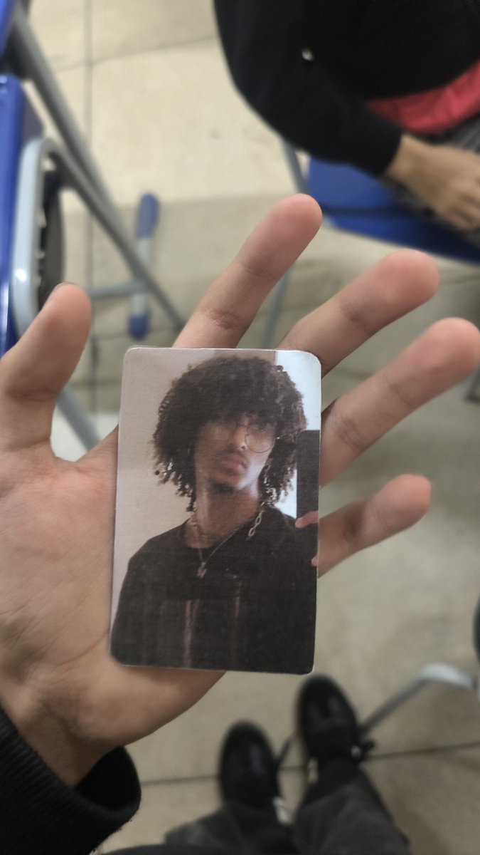 idiotguyzs's tweet photo. Photocard do meu ídolo @_crimson_moon18 https://t.co/5TAOzklGyc